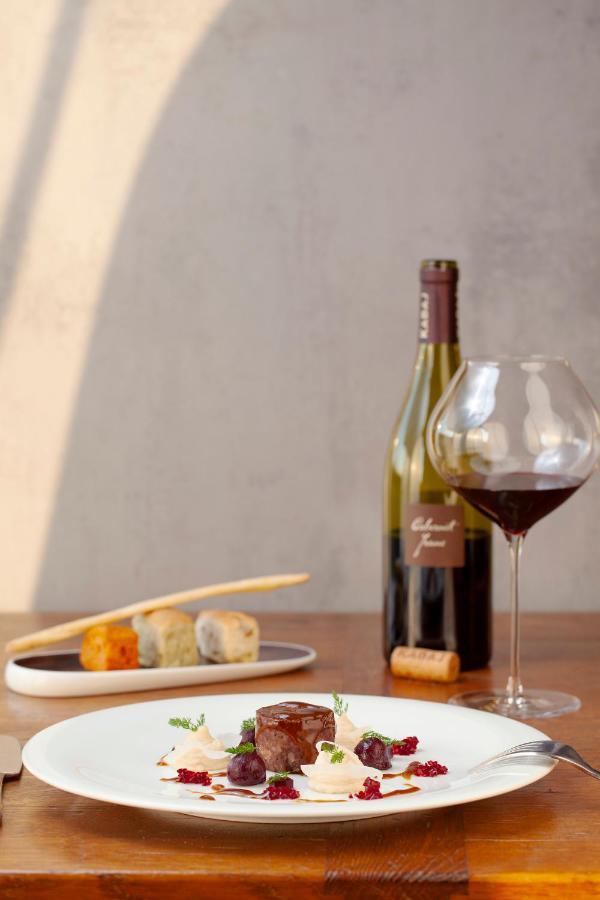 Kabaj Wine & Dine Hotel Доброво Екстериор снимка